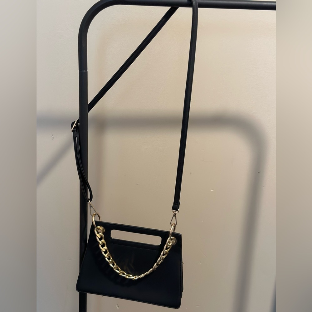 Small forever 21 bag with gold chain and strap
